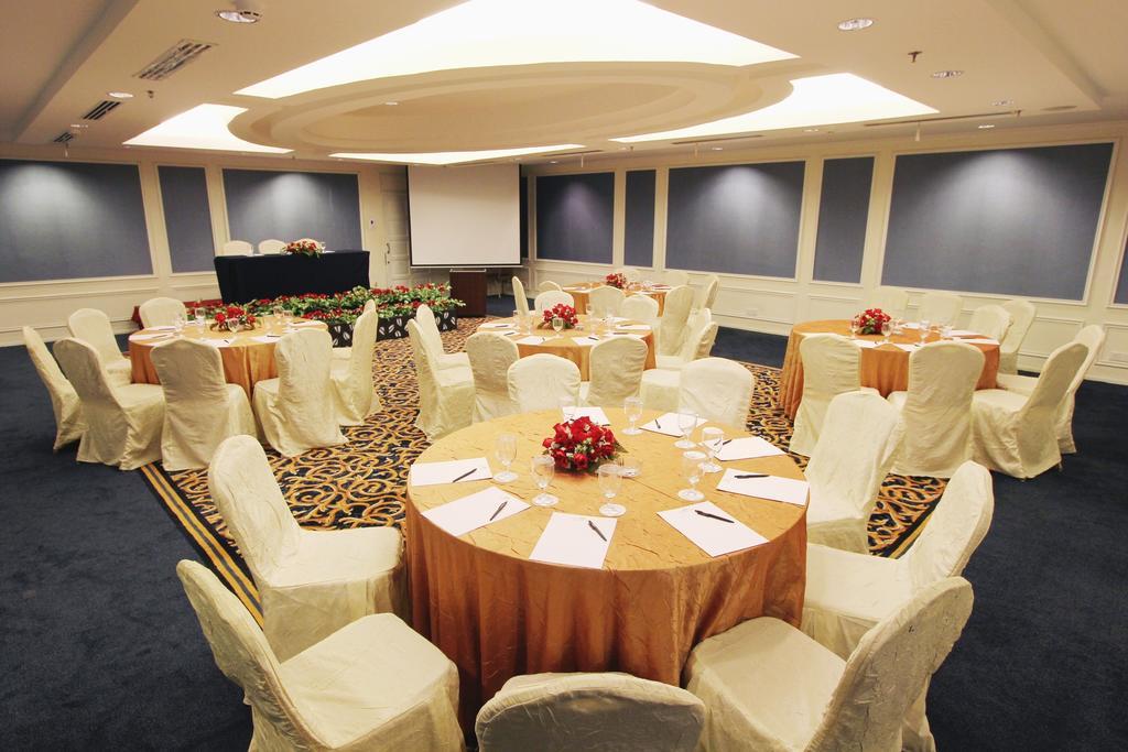 Harmoni One Convention Hotel And Service Apartments Batam Eksteriør billede
