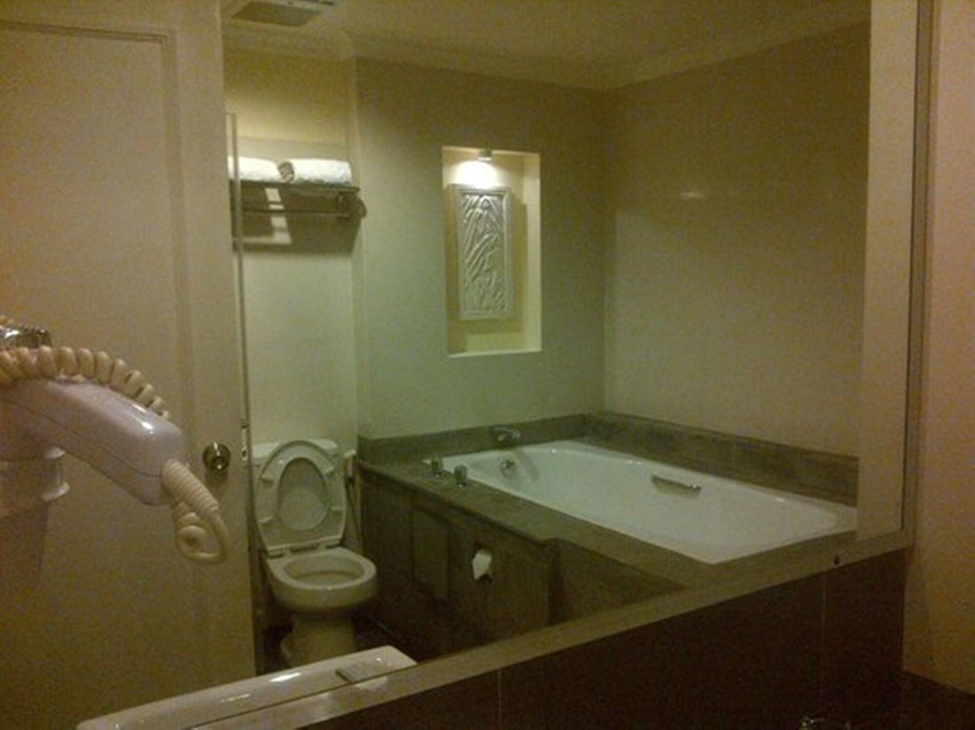 Harmoni One Convention Hotel And Service Apartments Batam Eksteriør billede