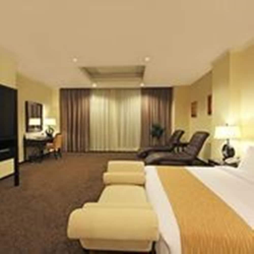 Harmoni One Convention Hotel And Service Apartments Batam Eksteriør billede
