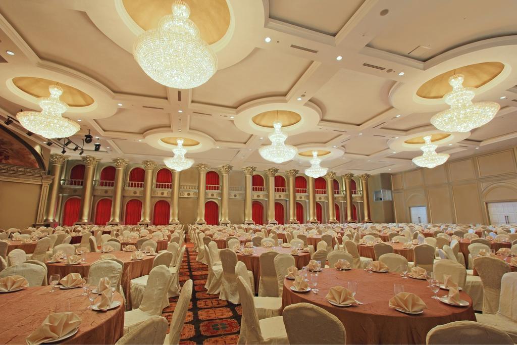 Harmoni One Convention Hotel And Service Apartments Batam Eksteriør billede