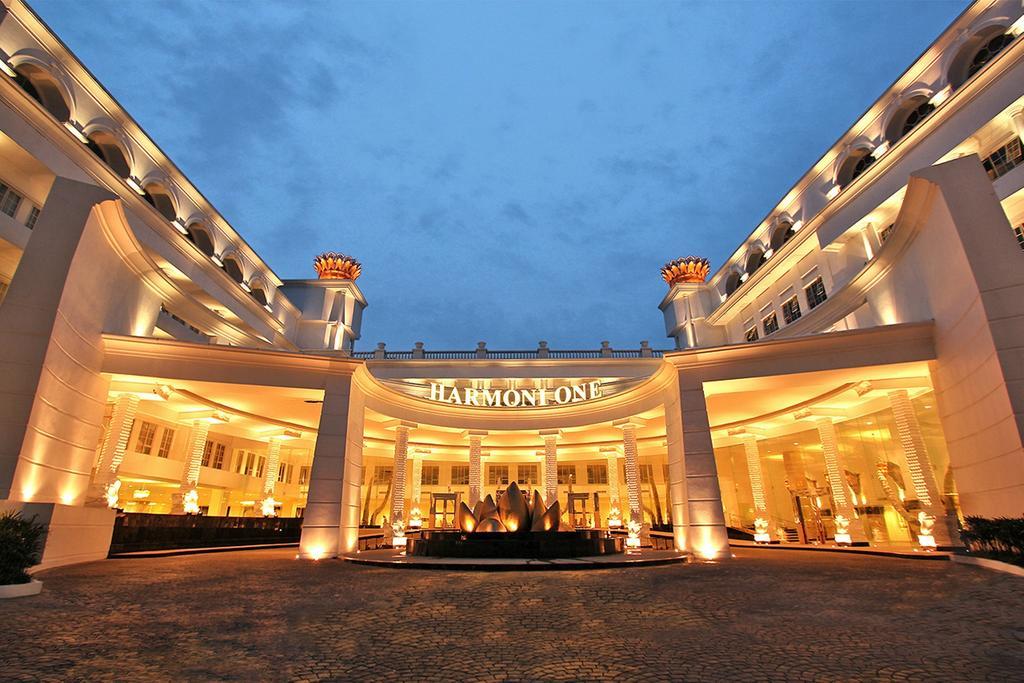 Harmoni One Convention Hotel And Service Apartments Batam Eksteriør billede