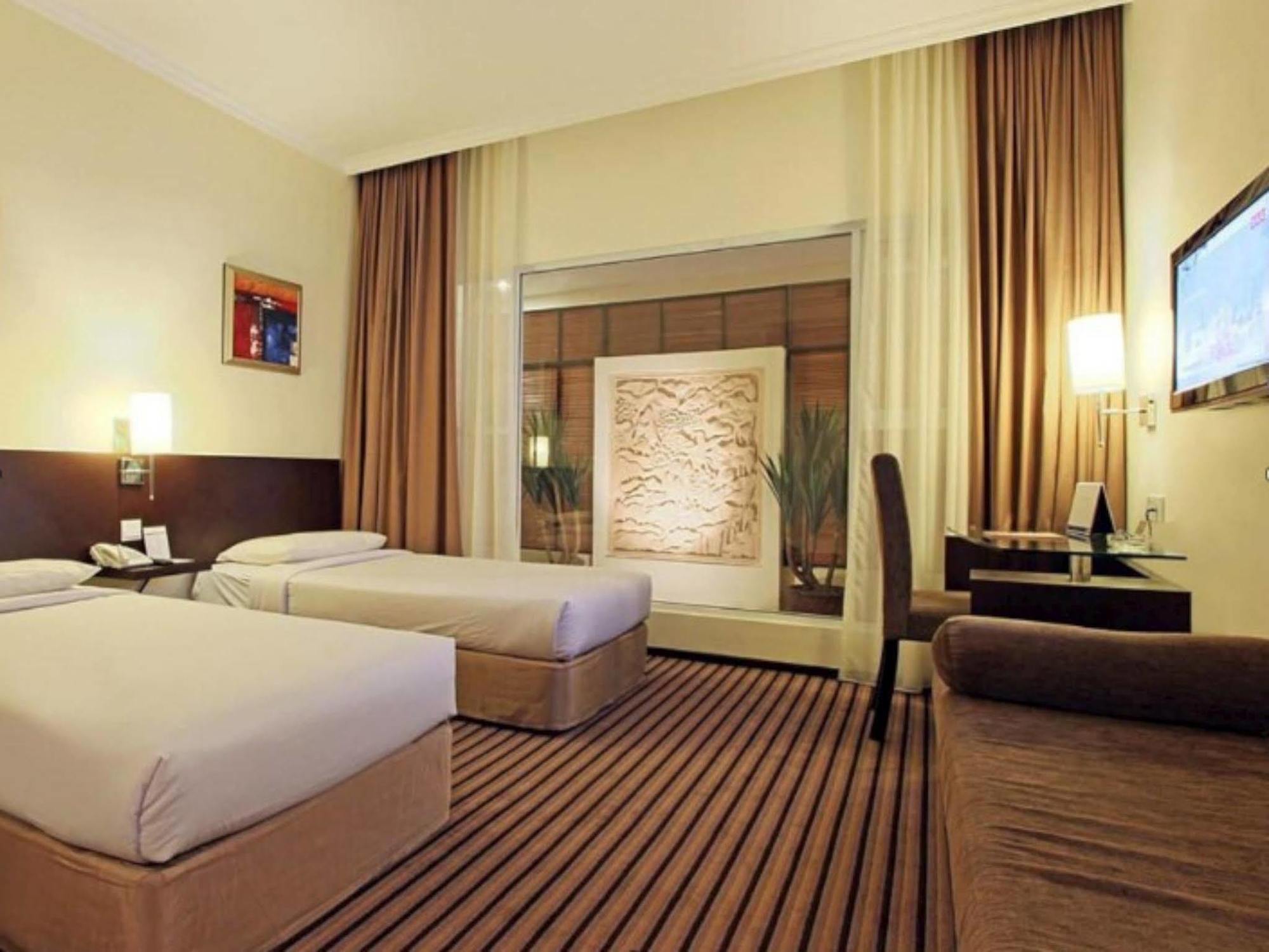 Harmoni One Convention Hotel And Service Apartments Batam Eksteriør billede