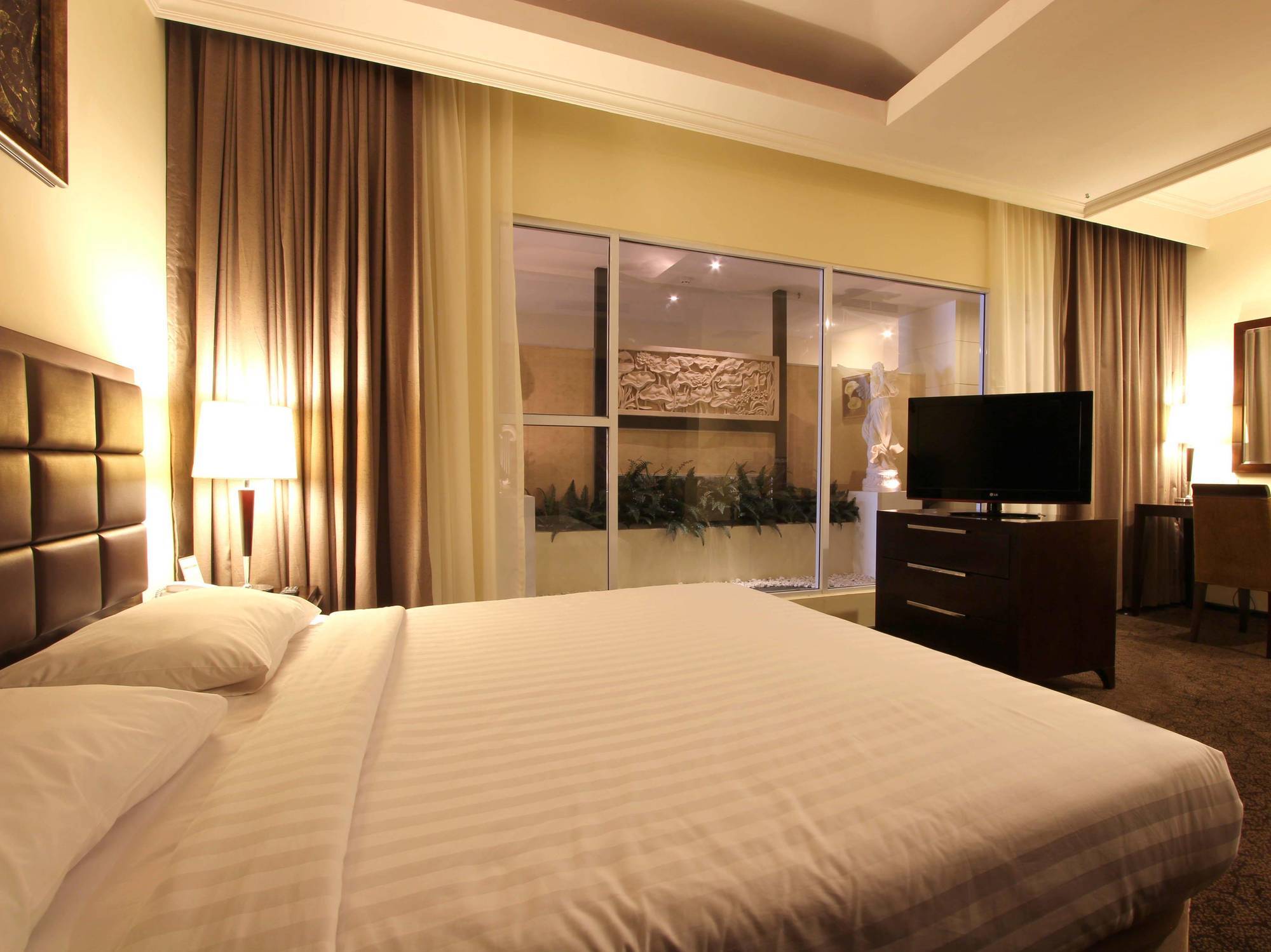 Harmoni One Convention Hotel And Service Apartments Batam Eksteriør billede