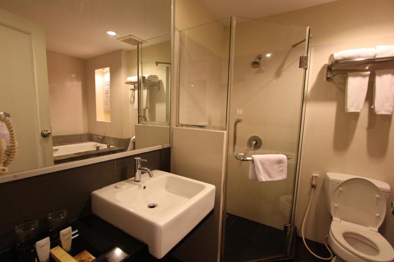 Harmoni One Convention Hotel And Service Apartments Batam Eksteriør billede
