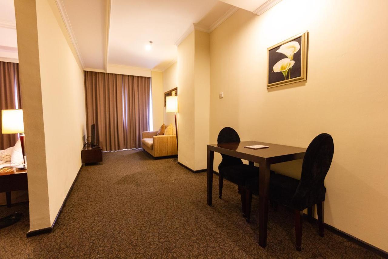 Harmoni One Convention Hotel And Service Apartments Batam Eksteriør billede