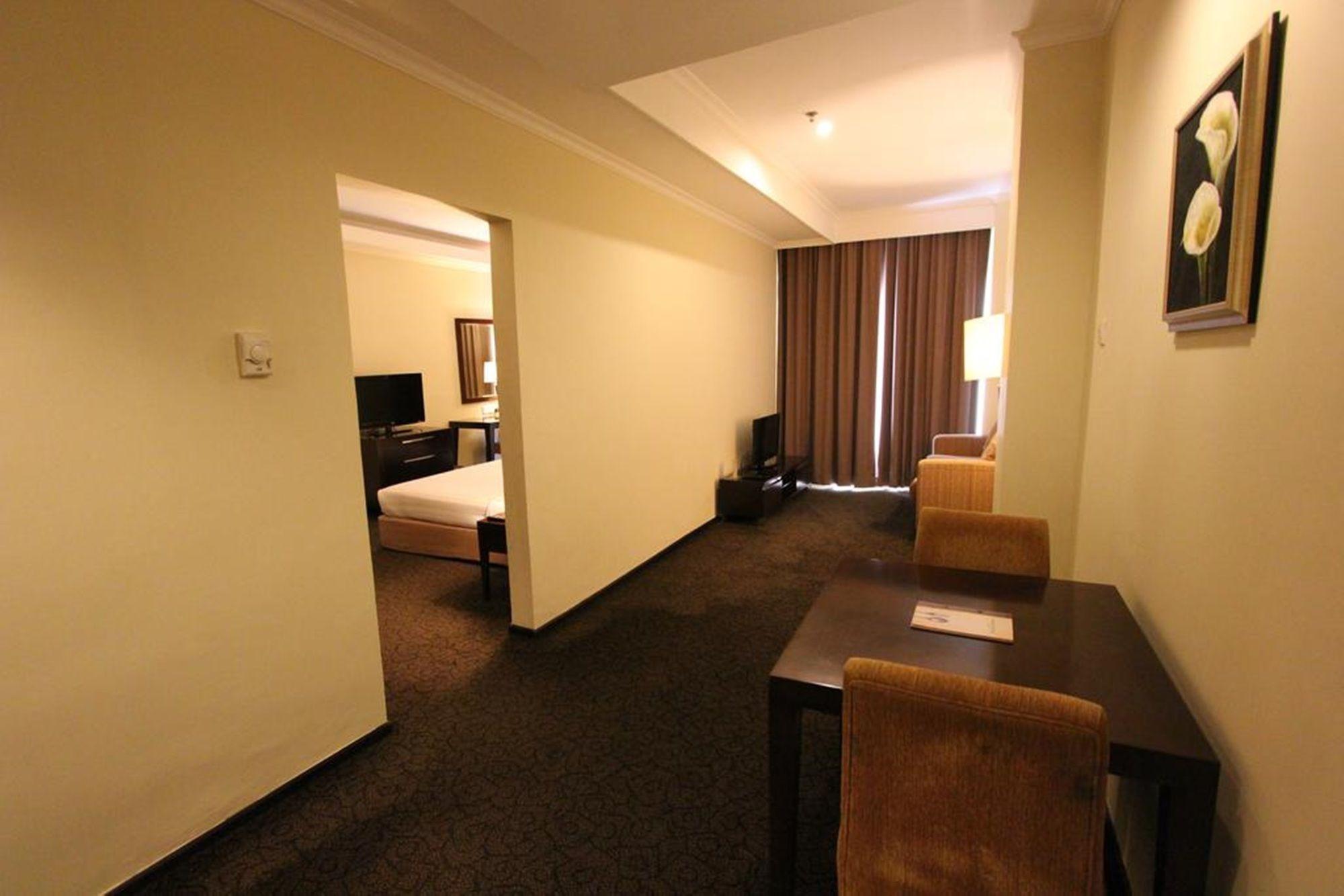 Harmoni One Convention Hotel And Service Apartments Batam Eksteriør billede
